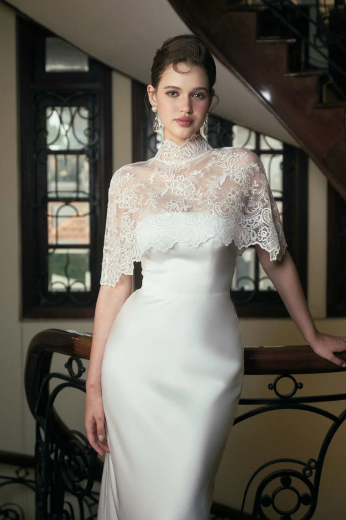 Virelia Cape - Lace Cape