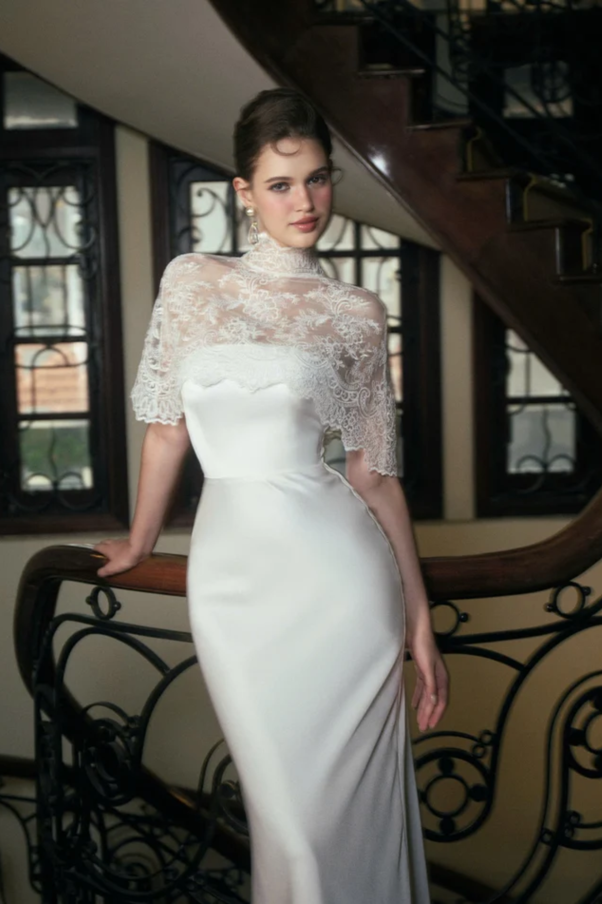 Virelia Cape - Lace Cape