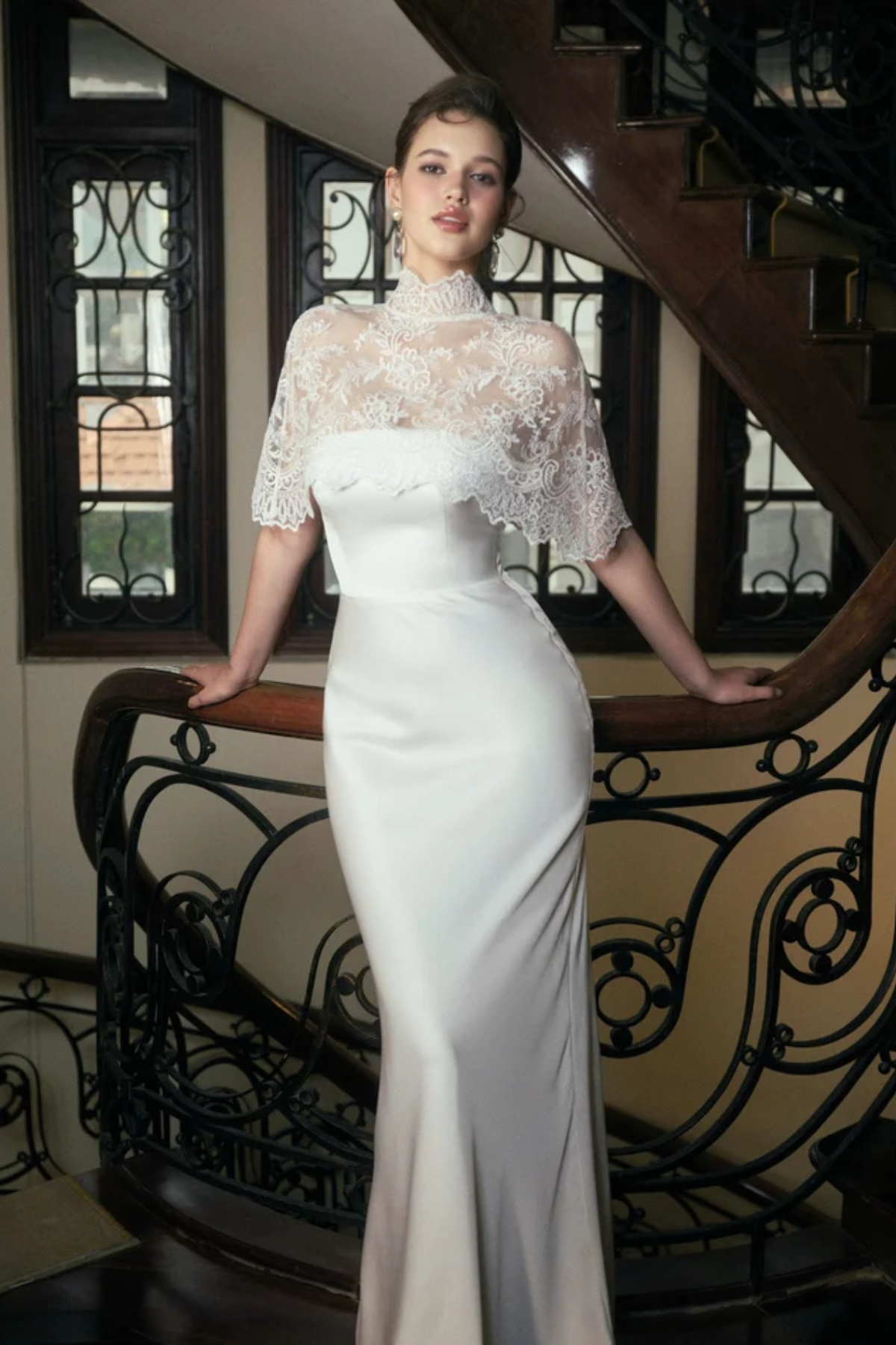 Virelia Cape - Lace Cape