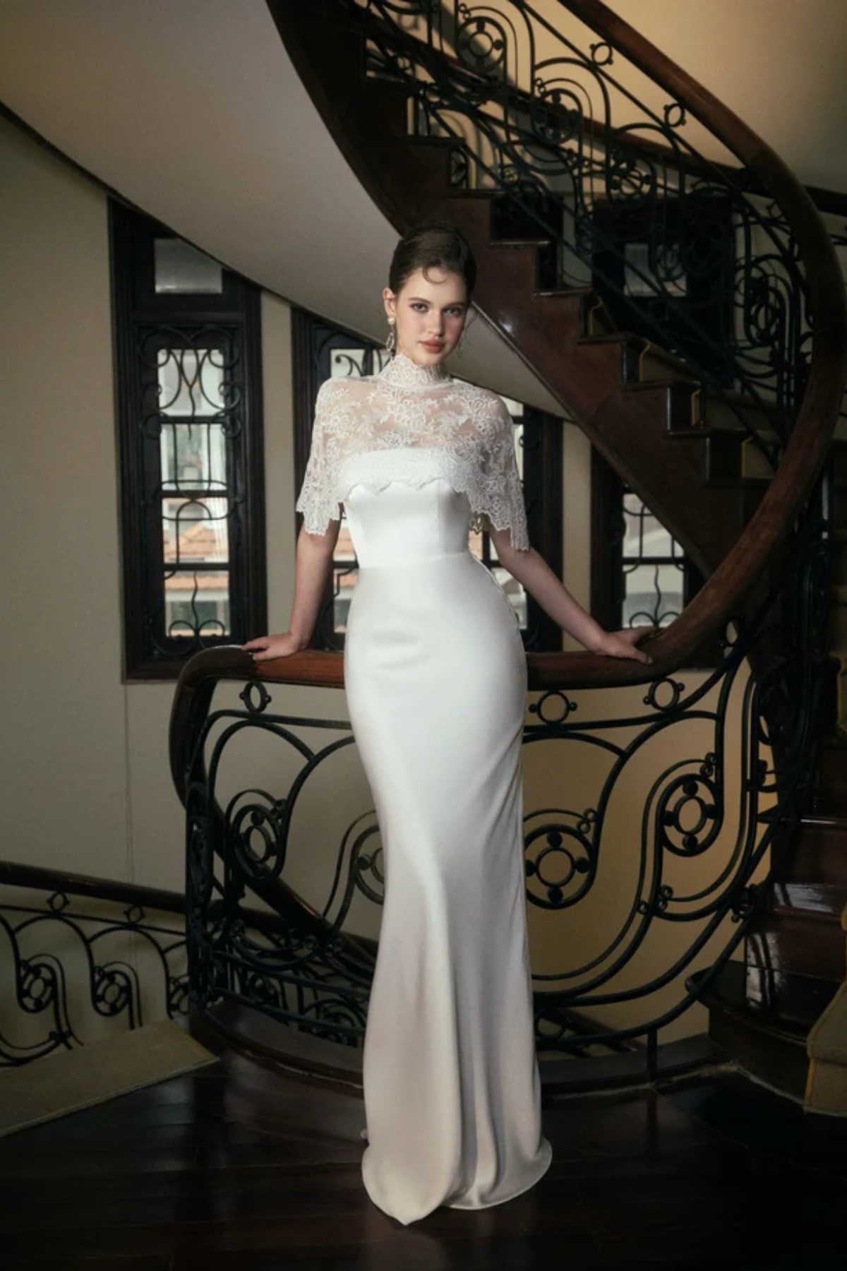 Virelia Cape - Lace Cape