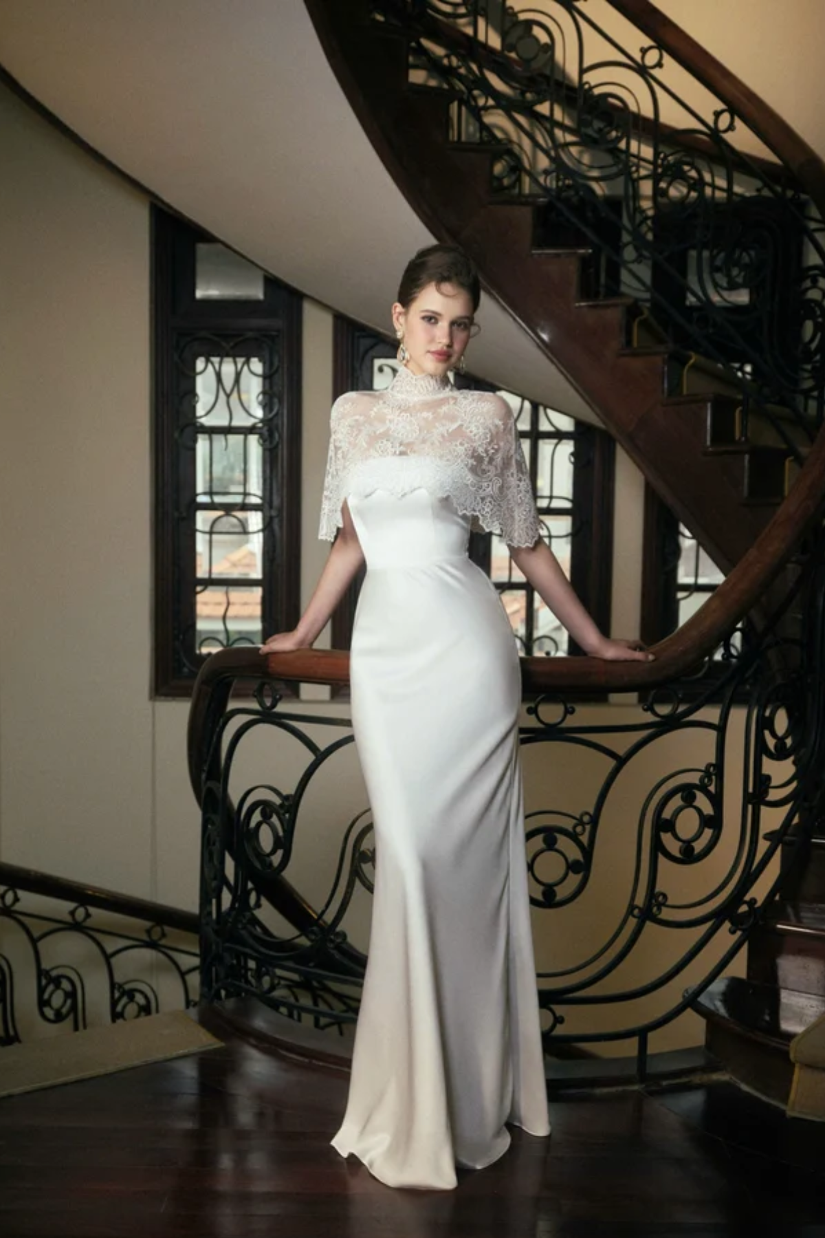 Virelia Cape - Lace Cape